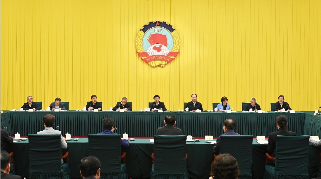 全國政協召開雙周協商座談會  圍繞關注青少年心理健康、守護青少年成長協商議政 王滬寧主持